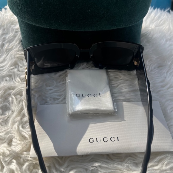 New - Gucci Black Gray Gg0811s 001 Logo Rectangle Unisex Sunglasses - Picture 6 of 6